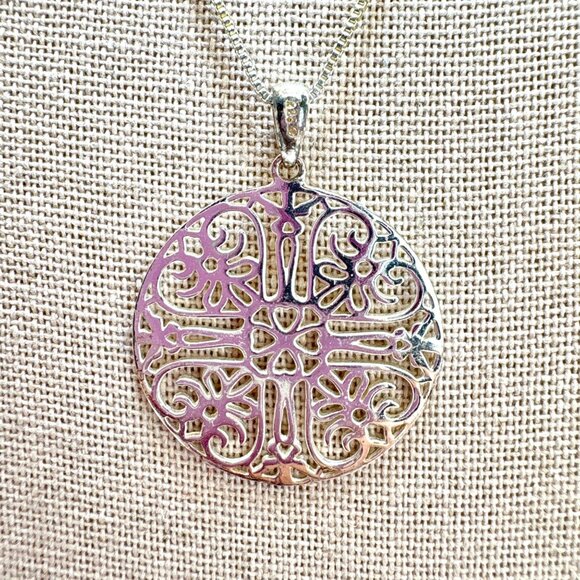 VTG Sterling Silver 925 Scroll Heart Circle Pendant Necklace Size 18" Length - Picture 3 of 16